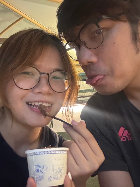 เจมส์และงิ้มกลับไปกินไอติมร้านเดิมด้วยกัน