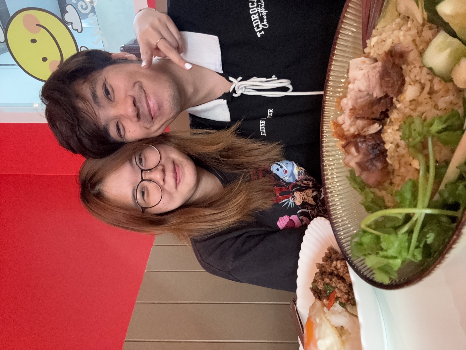 เจมส์และงิ้มกินข้าวด้วยกันในเดตที่ 3